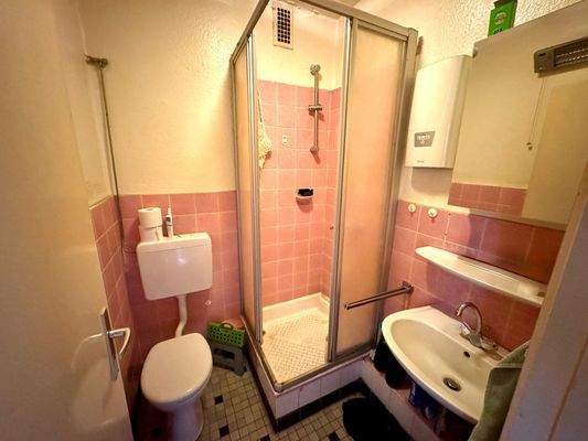 4. OG 1-Zimmer: Badezimmer