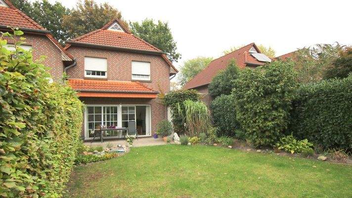 Ansichten vom rückwärtigen Bereich mit Garten