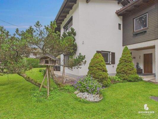 Eingangsbereich mit Garten