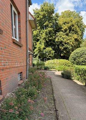 gepflegte Außenanlage