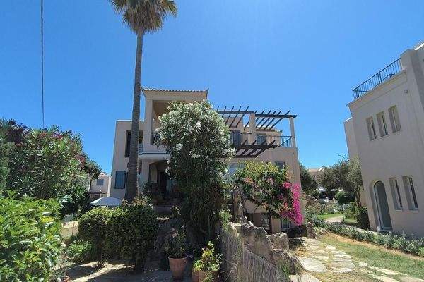 Kreta, Pirgos Psilonerou: Schönes Haus in toller Anlage in Strandlage zu verkaufen