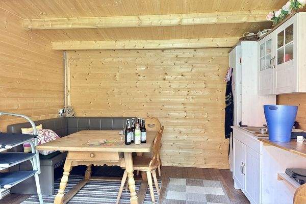Gartenhütte mit Außenküche
