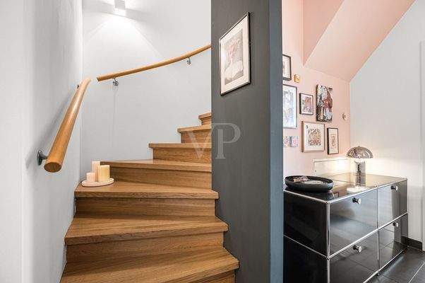 elegante Treppennische und praktische Abseite