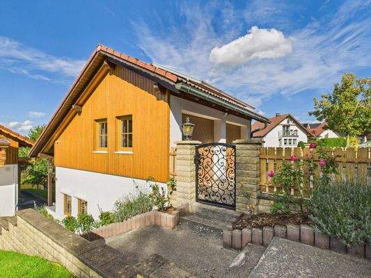 Eleganter Hauszugang, stilvoller Auftakt zu Ihrem neuen Zuhause