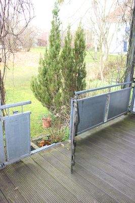 Balkon und Gartenfläche