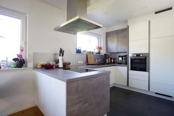 =?UTF-8?Q?Moderne_Einbauk=C3=BCche?=