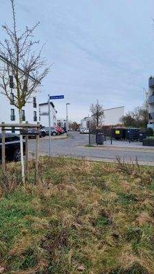 Bahn Entfernung z Hs. ganz am Ende der Strasse