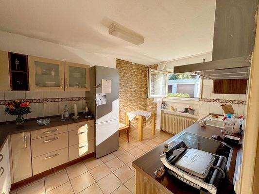 Küche mit Einbauküche