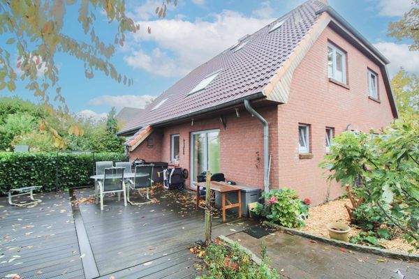 rückwärtige Terrasse