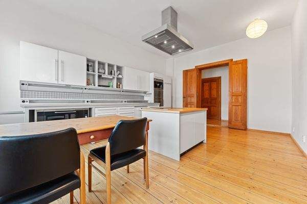 1041-17 Küche Flügeltür.jpg