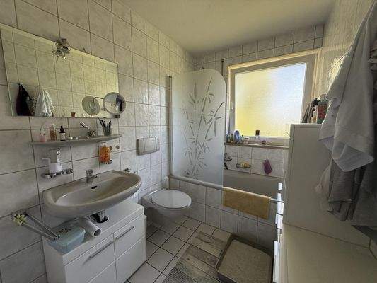 Tageslichtbad mit  Badewanne