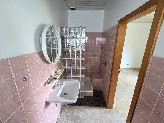 WE1 Schlafraum 1 Bad Bild 2.jpg