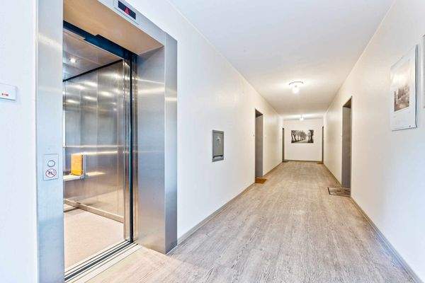 Flurbereich mit Fahrstuhl