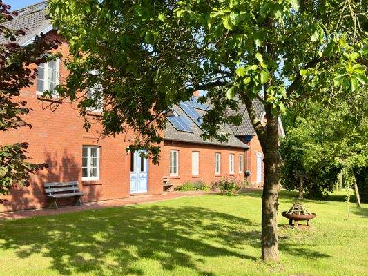 Gebäudeansicht - Gartenseite