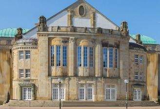 Kirche, Theater, Kulturpalast, Hotel, Kino, Galerie