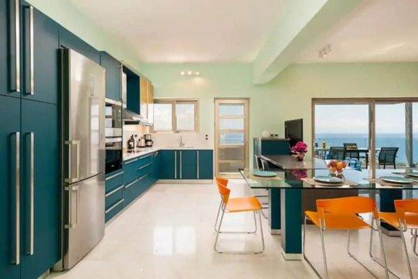 Kreta, Akrotiri: Geräumige moderne Villa mit spektakulärem Blick auf das Meer und die Bucht zu verkaufen