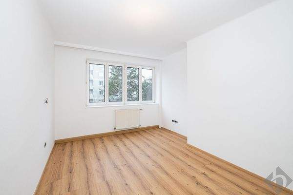 Großzügiges Schlafzimmer