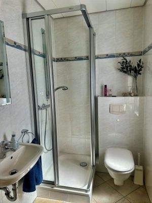 63083841_1-Gäste-Bad im Erdgeschoss.jpeg