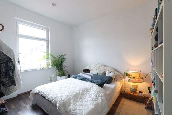 Schlafzimmer zum Hinterhof