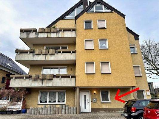 Hausansicht mit Stellplatz