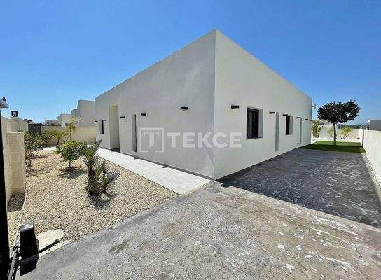 Spacious Villas with Pool and Optional Solarium in Rojales