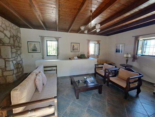 Kreta, Douliana: Renoviertes Steinhaus mit Pool und Garten zu verkaufen