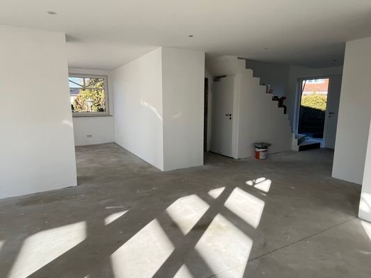 Blick zur Diele und Kellerzugang