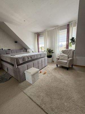 2 OG links Schlafzimmer