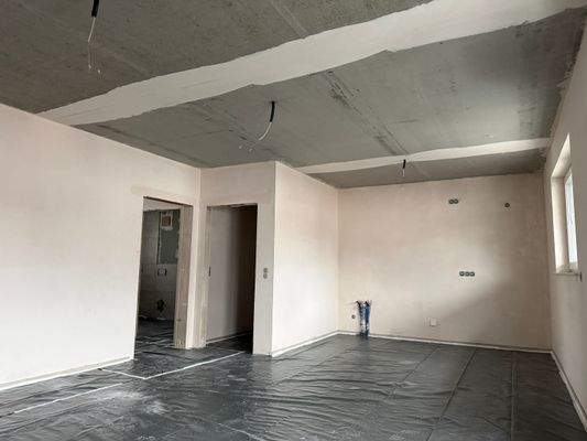 Zugang zu Bad und Abstellraum