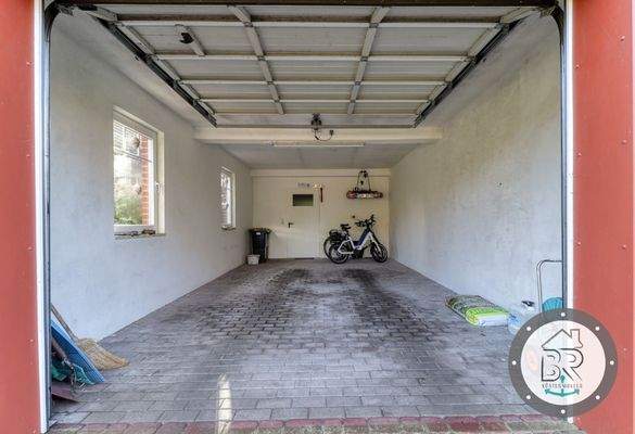 Garage mit Zugang zum Haus