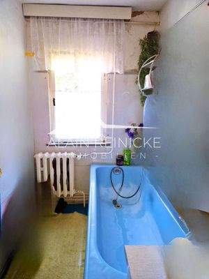 Wannenbad mit Fenster