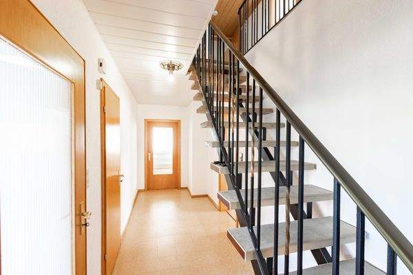 Vom zentralen Hausflur erreichen Sie alle Räume des Hauses