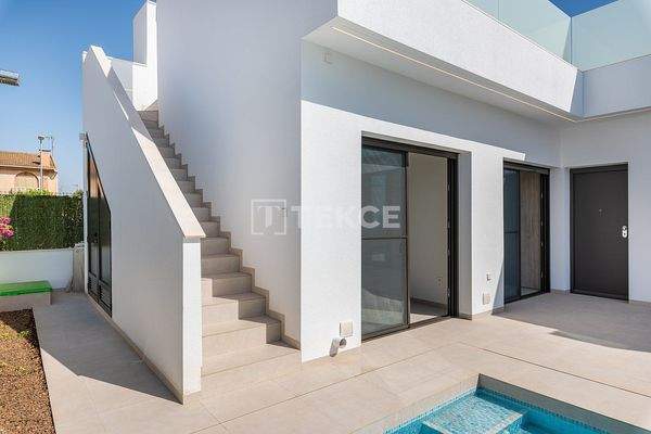 Detached Contemporary Villas near the Beach in Los Alcázares