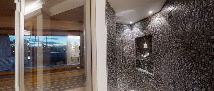 Sauna/ Mosaik-Dusche
