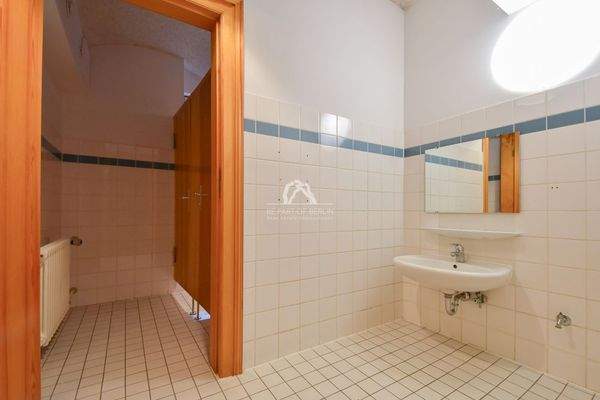 Badezimmer UG / bathroom lower floor