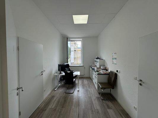 Büro-/Praxisflächen