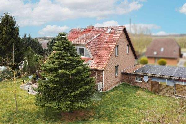 Garage mit Solarfläche