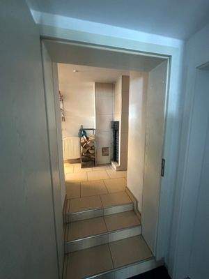 Verbindungstür Vorder-Hinterhaus.