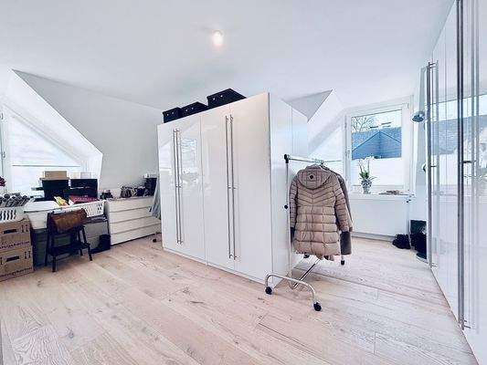 großes Gästezimmer.jpg