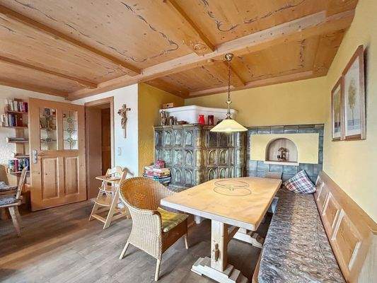 Aufenthaltsraum mit Kachelofen_1