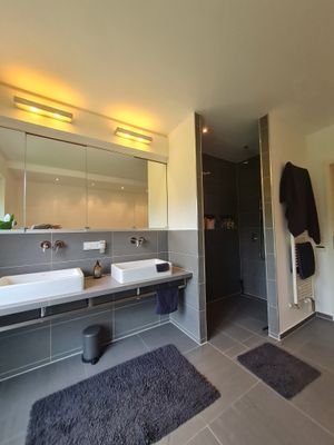 Badezimmer EG