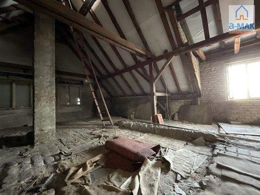 Dachboden (ausbaufähig)