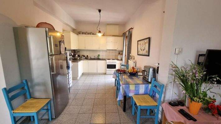 Kreta, Ammoudara bei Heraklion: Gebäude mit 3 Wohnungen zu verkaufen