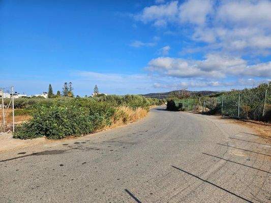 Kreta, Sisi: Baugrundstück im Zentrum des Dorfes zu verkaufen