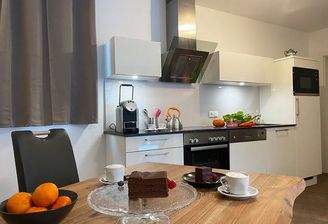 Top 4 Esstisch neu mit Küche .jpeg