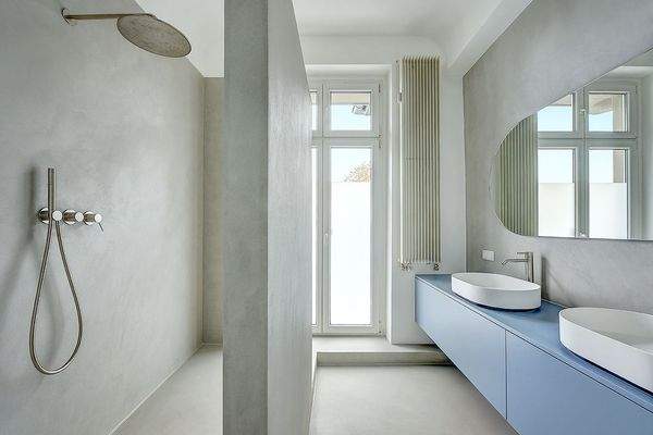 Das Badezimmer II mit Balkonzugang