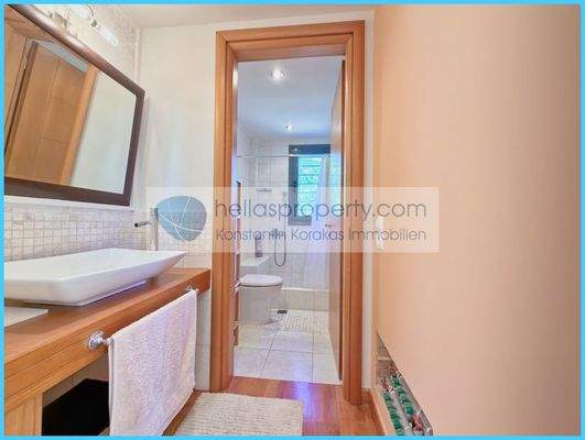 2f8603e41d804543b50340ae76fc3326-original