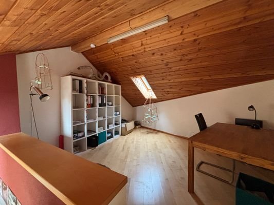 Empore-mitten im Raum