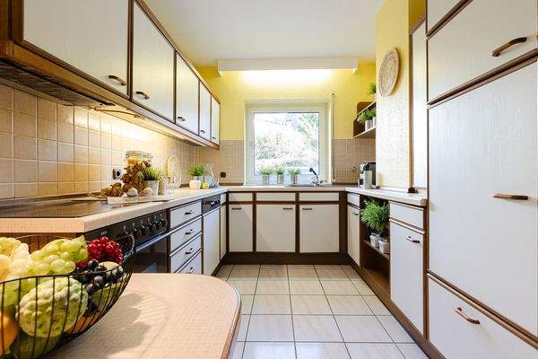 schöne Einbauküche (EG)