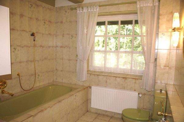 Dusch- u. Wannenbad EG 49.JPG